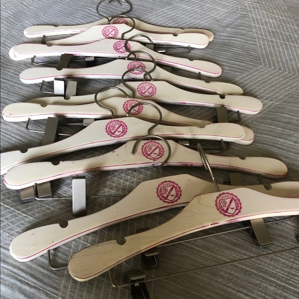10 Vs pink hangers with clips